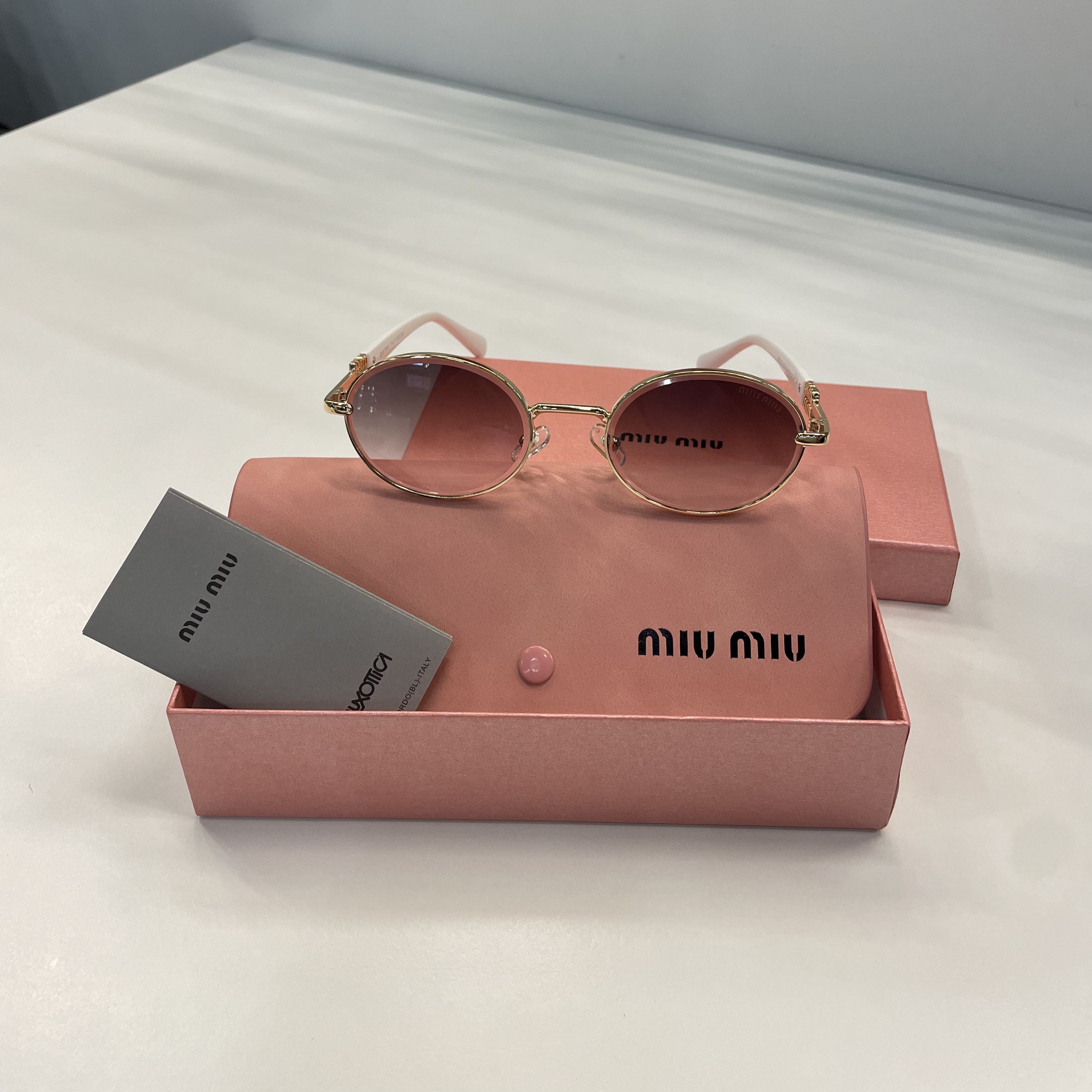 Lunettes Miu Miu Rondes – Monture dorée & verres rosés