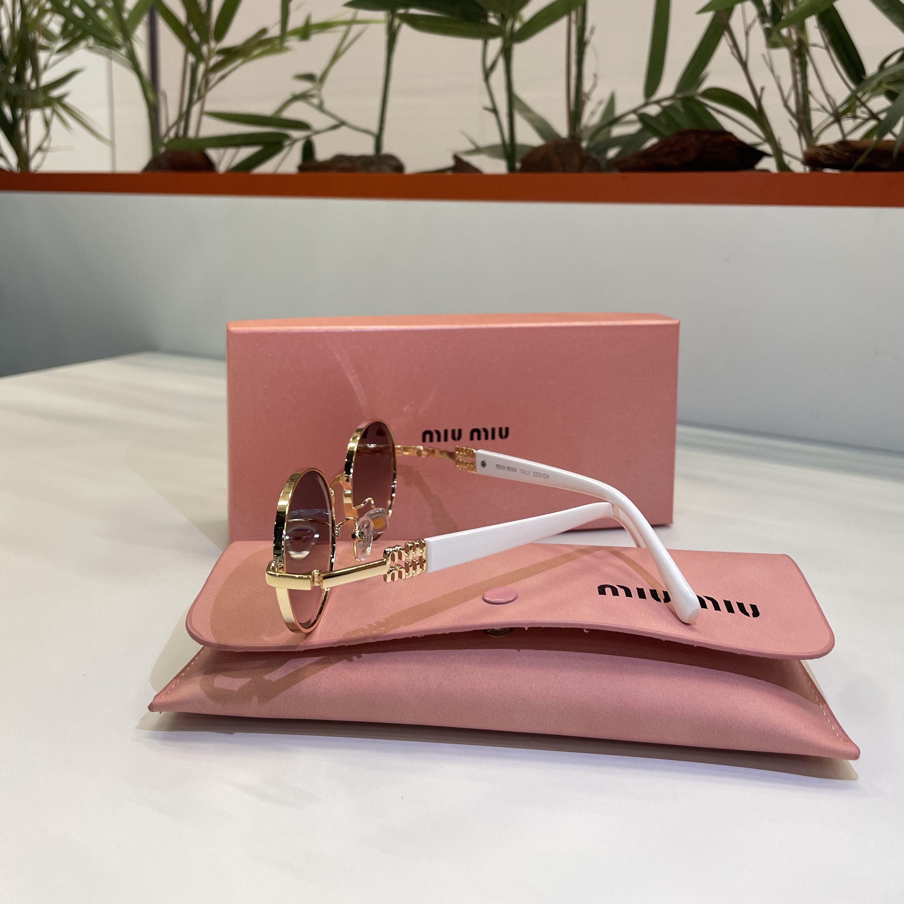 Lunettes Miu Miu Rondes – Monture dorée & verres rosés
