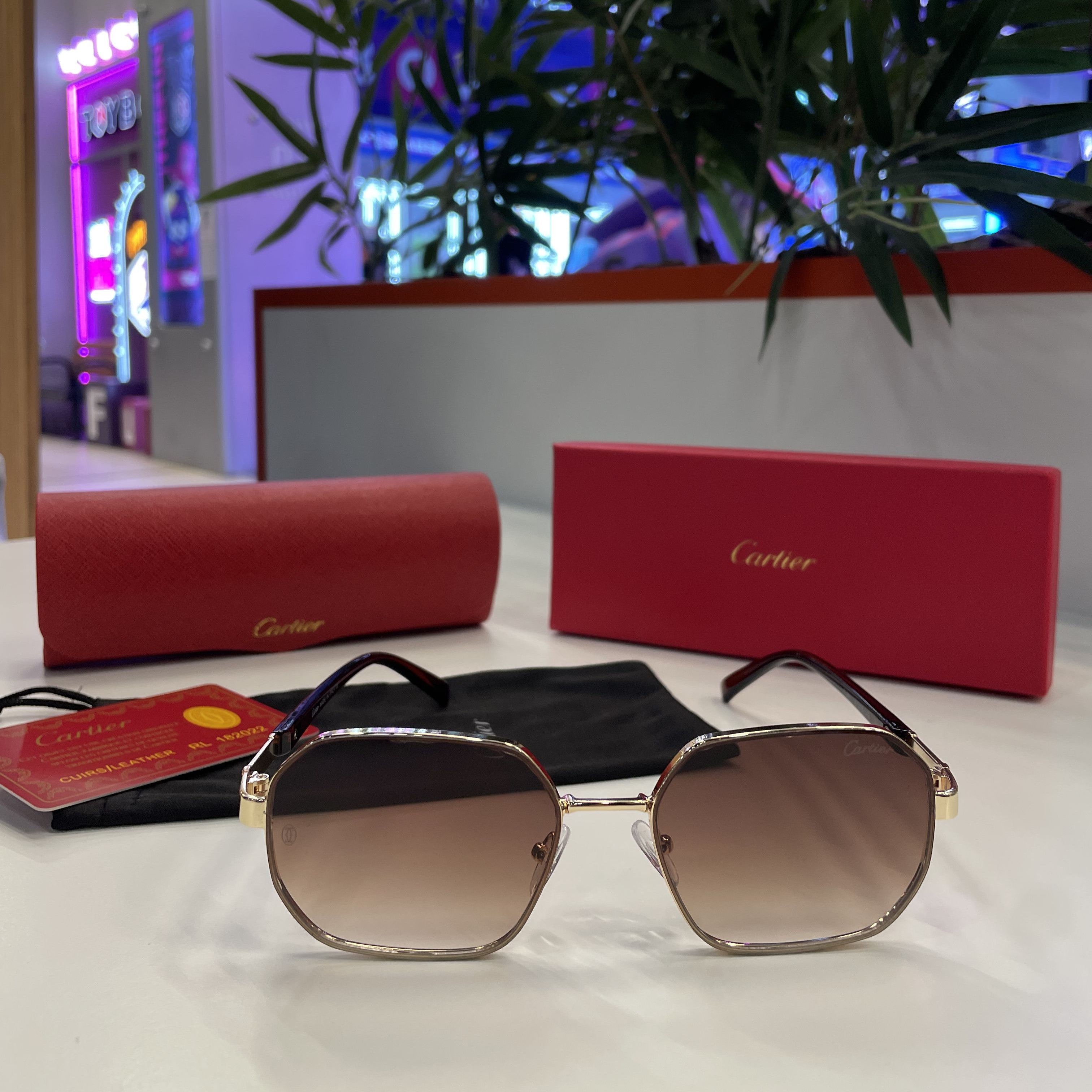Lunettes Cartier – Monture dorée & verres dégradés marron