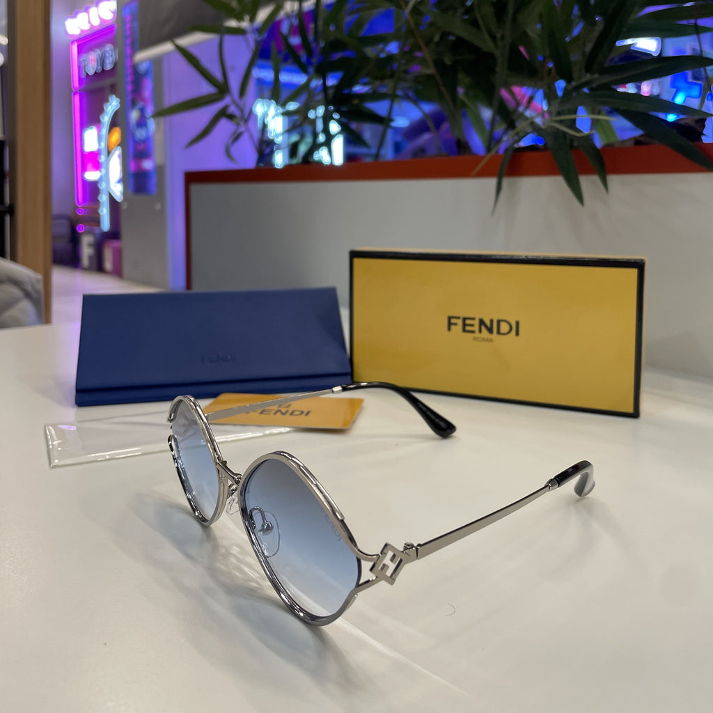 Lunettes Fendi - monture dorée avec verres bleu ciel dégradé