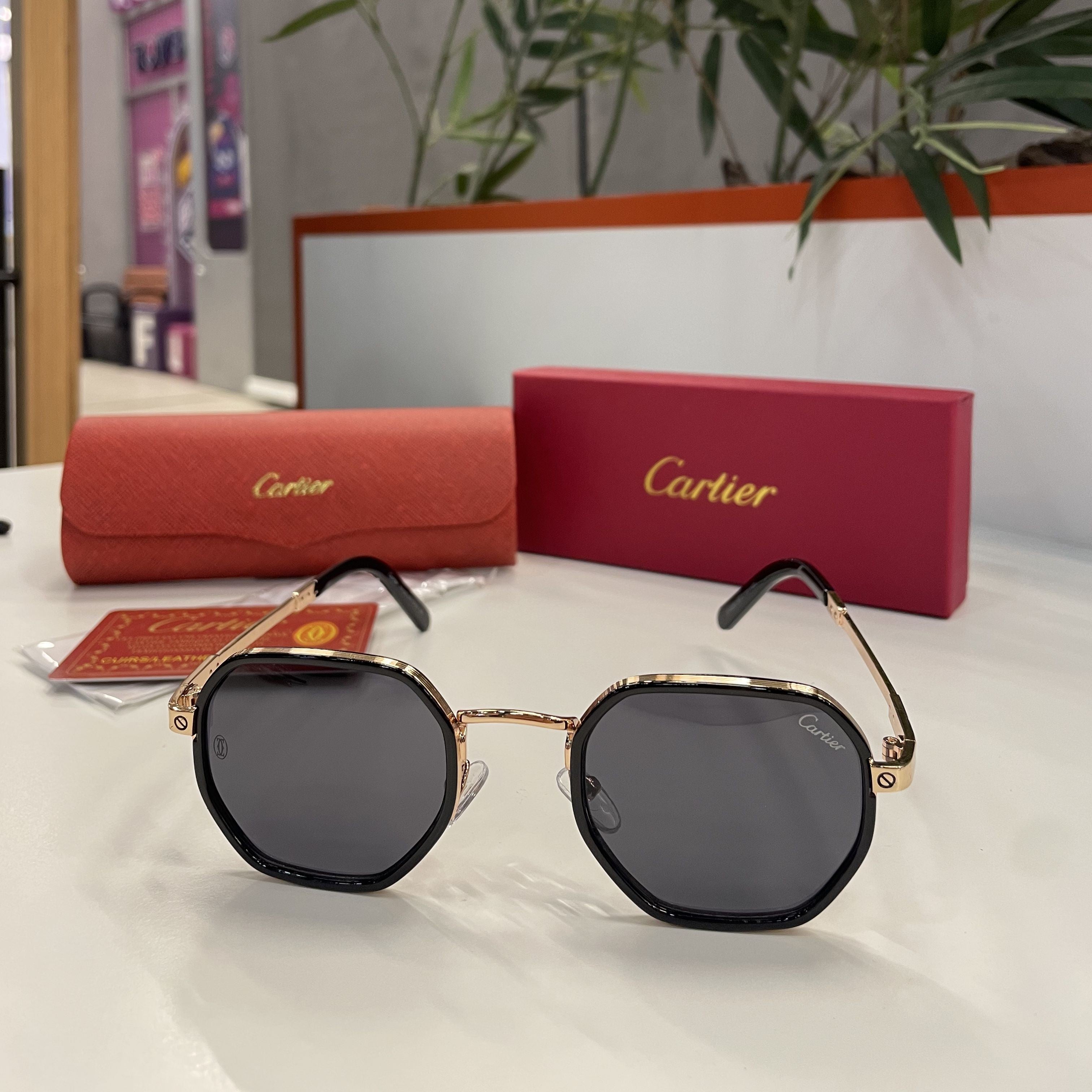 Lunettes Cartier  – Monture Octogonale Noir & Or