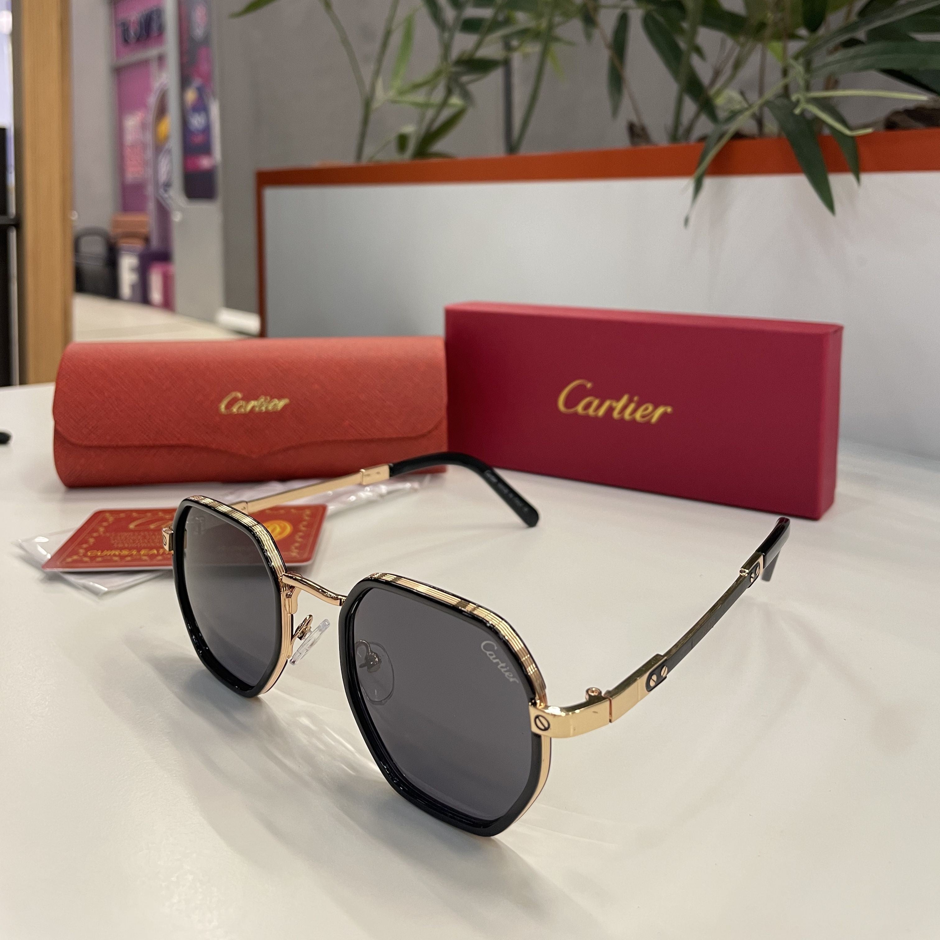 Lunettes Cartier  – Monture Octogonale Noir & Or