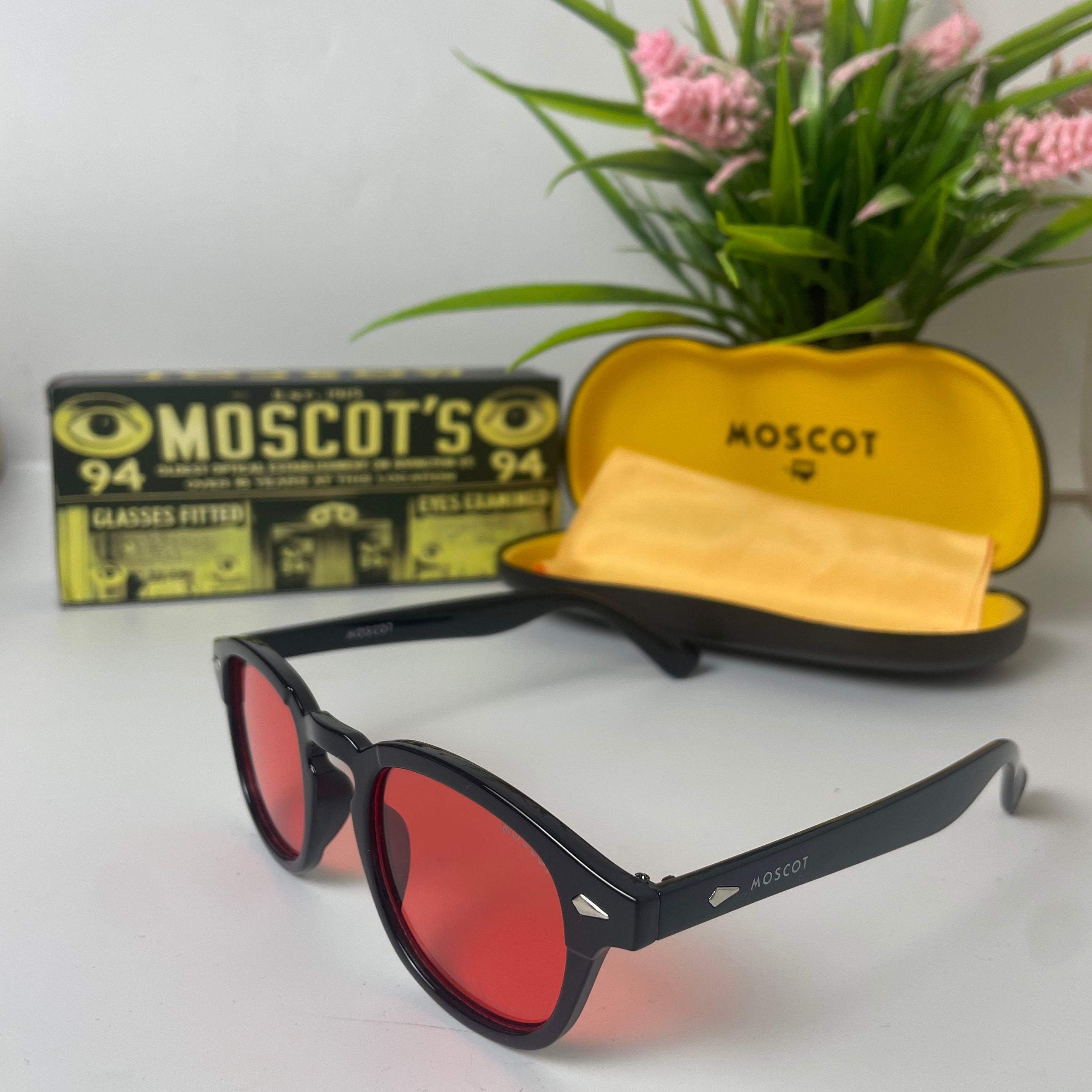 Lunettes Moscot Noires – Verres Rouges