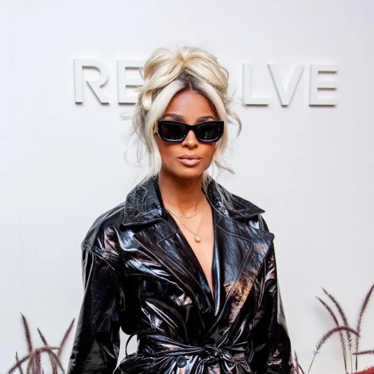 Lunettes Miu Miu Femme – Monture Noire Branches